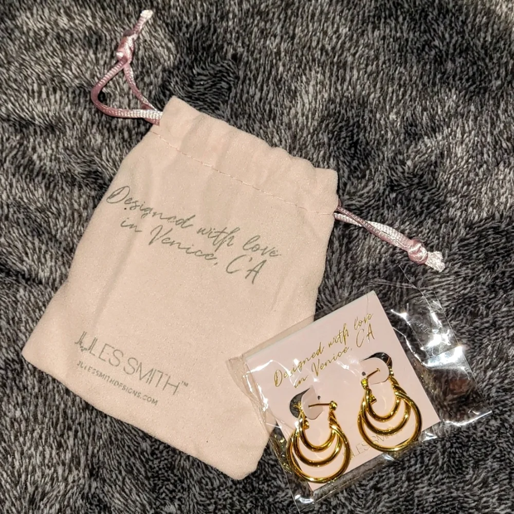 🎉HP🎉 Jules Smith Layered Huggie Earrings - Picture 2 of 2